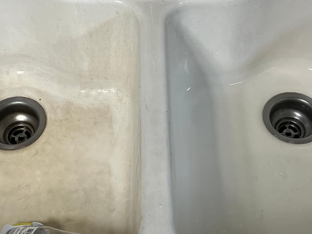 Close view of a double sink: stained basin before, cleaned basin after